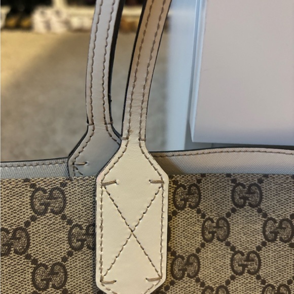Gucci GG-Logo/Cream Reversible Tote - Picture 5 of 6